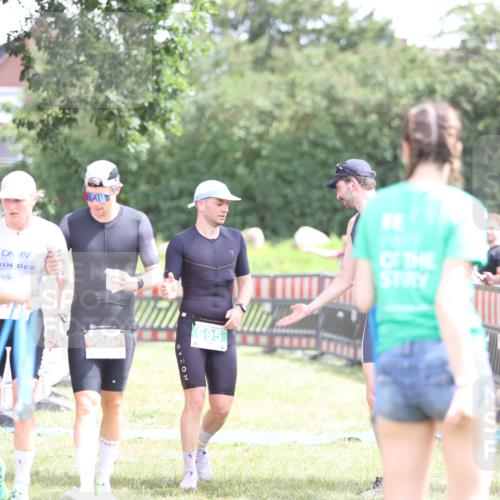 21.06.2026 - 29. Vierlanden-Triathlon Andreas Tolksdorf http://msf.ph/oto/9890712 21.06.2026 13:08:27 Ziel 147, 689, 695, 147, 689, 695 meine-sportfotos.de