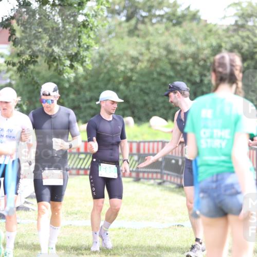 21.06.2026 - 29. Vierlanden-Triathlon Andreas Tolksdorf http://msf.ph/oto/9890713 21.06.2026 13:08:27 Ziel 147, 689, 695, 147, 689, 695 meine-sportfotos.de