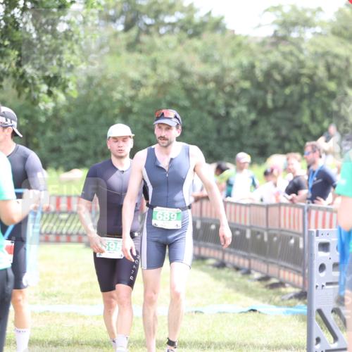 21.06.2026 - 29. Vierlanden-Triathlon Andreas Tolksdorf http://msf.ph/oto/9890720 21.06.2026 13:08:28 Ziel 147, 689, 695, 147, 689, 695 meine-sportfotos.de