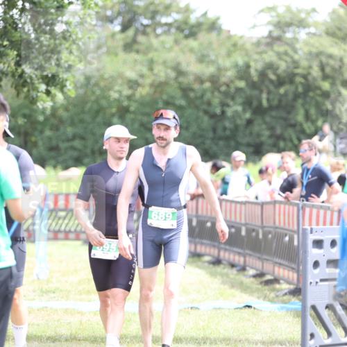 21.06.2026 - 29. Vierlanden-Triathlon Andreas Tolksdorf http://msf.ph/oto/9890721 21.06.2026 13:08:28 Ziel 147, 689, 695, 147, 689, 695 meine-sportfotos.de