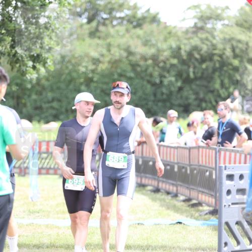 21.06.2026 - 29. Vierlanden-Triathlon Andreas Tolksdorf http://msf.ph/oto/9890722 21.06.2026 13:08:28 Ziel 147, 689, 695, 147, 689, 695 meine-sportfotos.de