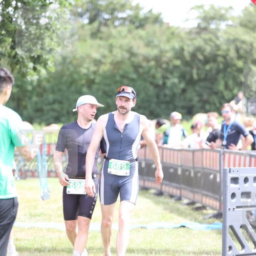 21.06.2026 - 29. Vierlanden-Triathlon Andreas Tolksdorf http://msf.ph/oto/9890723 21.06.2026 13:08:28 Ziel 147, 689, 695, 147, 689, 695 meine-sportfotos.de