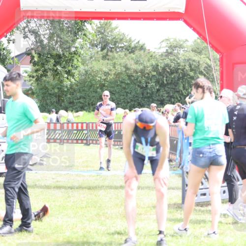 21.06.2026 - 29. Vierlanden-Triathlon Andreas Tolksdorf http://msf.ph/oto/9890730 21.06.2026 13:08:34 Ziel 147, 726, 147, 726 meine-sportfotos.de
