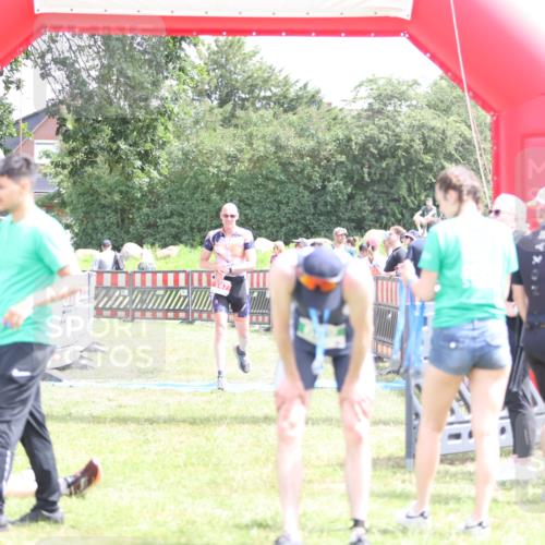 21.06.2026 - 29. Vierlanden-Triathlon Andreas Tolksdorf http://msf.ph/oto/9890731 21.06.2026 13:08:34 Ziel 147, 726, 147, 726 meine-sportfotos.de