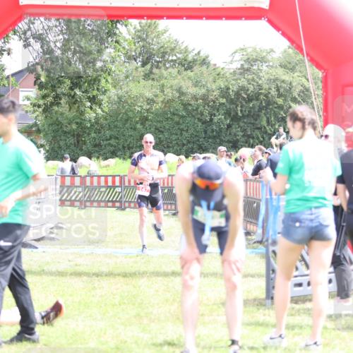 21.06.2026 - 29. Vierlanden-Triathlon Andreas Tolksdorf http://msf.ph/oto/9890732 21.06.2026 13:08:34 Ziel 147, 726, 147, 726 meine-sportfotos.de