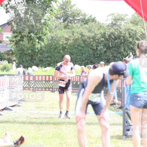 21.06.2026 - 29. Vierlanden-Triathlon Andreas Tolksdorf http://msf.ph/oto/9890733 21.06.2026 13:08:35 Ziel 147, 726, 147, 726 meine-sportfotos.de