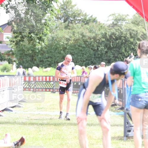 21.06.2026 - 29. Vierlanden-Triathlon Andreas Tolksdorf http://msf.ph/oto/9890734 21.06.2026 13:08:35 Ziel 147, 726, 147, 726 meine-sportfotos.de