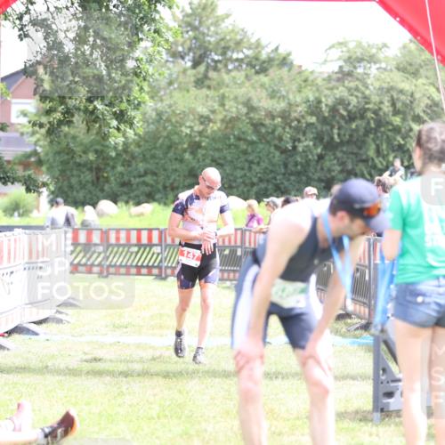21.06.2026 - 29. Vierlanden-Triathlon Andreas Tolksdorf http://msf.ph/oto/9890736 21.06.2026 13:08:35 Ziel 147, 726, 147, 726 meine-sportfotos.de