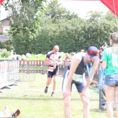 21.06.2026 - 29. Vierlanden-Triathlon Andreas Tolksdorf http://msf.ph/oto/9890738 21.06.2026 13:08:36 Ziel 147, 726, 147, 726 meine-sportfotos.de