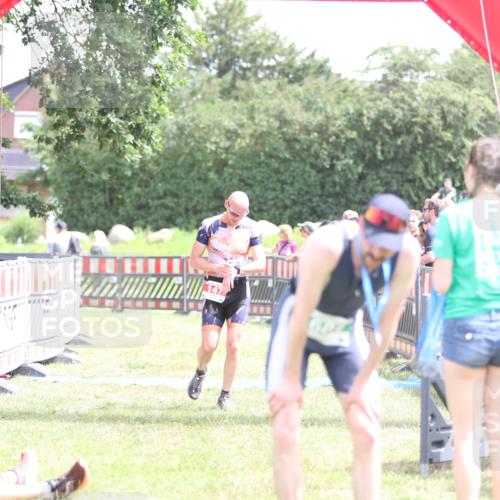 21.06.2026 - 29. Vierlanden-Triathlon Andreas Tolksdorf http://msf.ph/oto/9890739 21.06.2026 13:08:36 Ziel 147, 726, 147, 726 meine-sportfotos.de