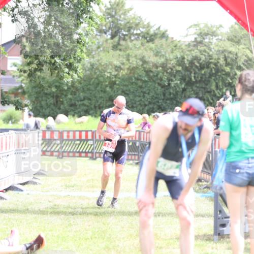 21.06.2026 - 29. Vierlanden-Triathlon Andreas Tolksdorf http://msf.ph/oto/9890740 21.06.2026 13:08:36 Ziel 147, 726, 147, 726 meine-sportfotos.de