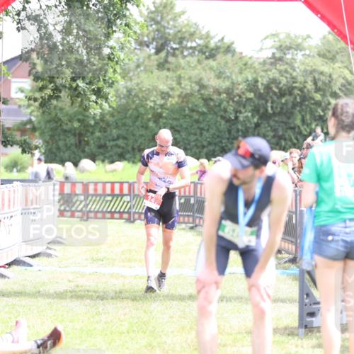 21.06.2026 - 29. Vierlanden-Triathlon Andreas Tolksdorf http://msf.ph/oto/9890743 21.06.2026 13:08:36 Ziel 147, 726, 147, 726 meine-sportfotos.de