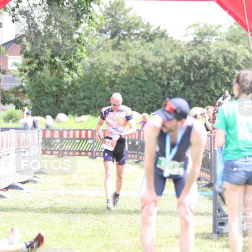 21.06.2026 - 29. Vierlanden-Triathlon Andreas Tolksdorf http://msf.ph/oto/9890744 21.06.2026 13:08:36 Ziel 147, 726, 147, 726 meine-sportfotos.de