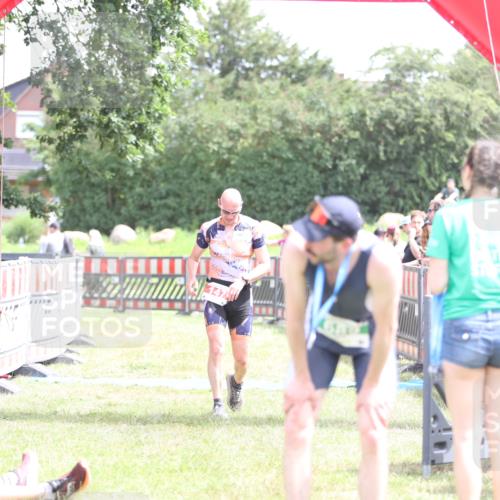 21.06.2026 - 29. Vierlanden-Triathlon Andreas Tolksdorf http://msf.ph/oto/9890746 21.06.2026 13:08:36 Ziel 147, 726, 147, 726 meine-sportfotos.de