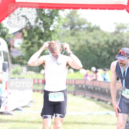 21.06.2026 - 29. Vierlanden-Triathlon Andreas Tolksdorf http://msf.ph/oto/9890749 21.06.2026 13:08:49 Ziel 173, 712, 726, 173, 712, 726 meine-sportfotos.de