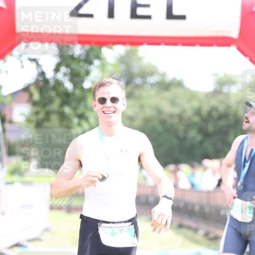 21.06.2026 - 29. Vierlanden-Triathlon Andreas Tolksdorf http://msf.ph/oto/9890752 21.06.2026 13:08:50 Ziel 173, 712, 726, 173, 712, 726 meine-sportfotos.de
