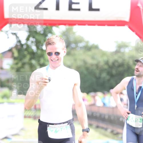 21.06.2026 - 29. Vierlanden-Triathlon Andreas Tolksdorf http://msf.ph/oto/9890759 21.06.2026 13:08:50 Ziel 173, 712, 726, 173, 712, 726 meine-sportfotos.de