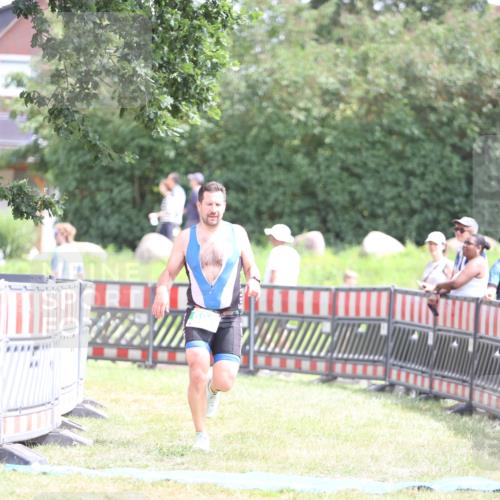 21.06.2026 - 29. Vierlanden-Triathlon Andreas Tolksdorf http://msf.ph/oto/9890773 21.06.2026 13:09:37 Ziel 691, 691 meine-sportfotos.de