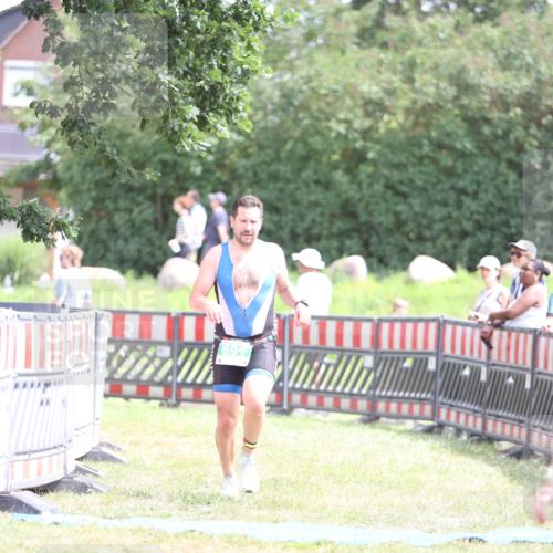 21.06.2026 - 29. Vierlanden-Triathlon Andreas Tolksdorf http://msf.ph/oto/9890775 21.06.2026 13:09:37 Ziel 691, 691 meine-sportfotos.de