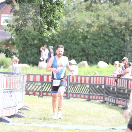 21.06.2026 - 29. Vierlanden-Triathlon Andreas Tolksdorf http://msf.ph/oto/9890776 21.06.2026 13:09:37 Ziel 691, 691 meine-sportfotos.de