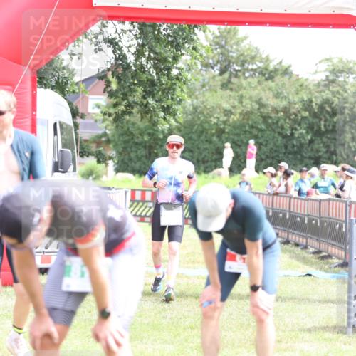 21.06.2026 - 29. Vierlanden-Triathlon Andreas Tolksdorf http://msf.ph/oto/9890787 21.06.2026 13:10:18 Ziel 703, 805, 703, 805 meine-sportfotos.de