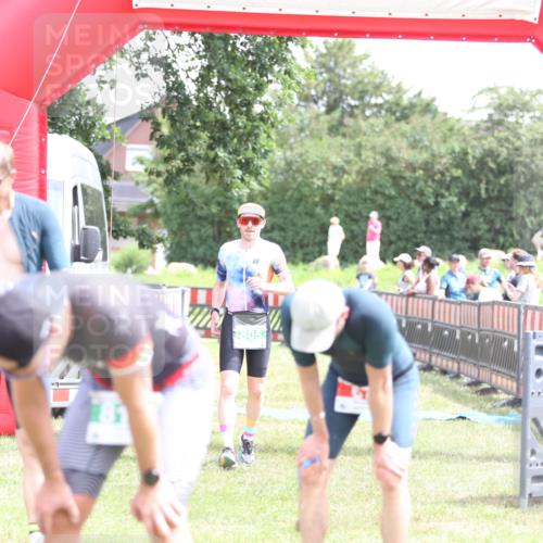 21.06.2026 - 29. Vierlanden-Triathlon Andreas Tolksdorf http://msf.ph/oto/9890794 21.06.2026 13:10:18 Ziel 703, 805, 703, 805 meine-sportfotos.de