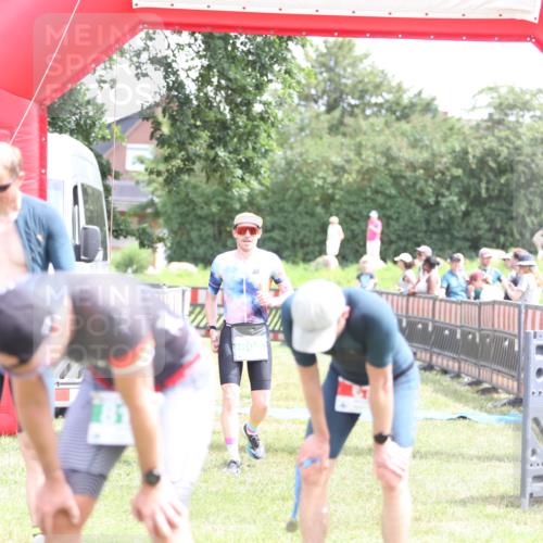 21.06.2026 - 29. Vierlanden-Triathlon Andreas Tolksdorf http://msf.ph/oto/9890796 21.06.2026 13:10:18 Ziel 703, 805, 703, 805 meine-sportfotos.de