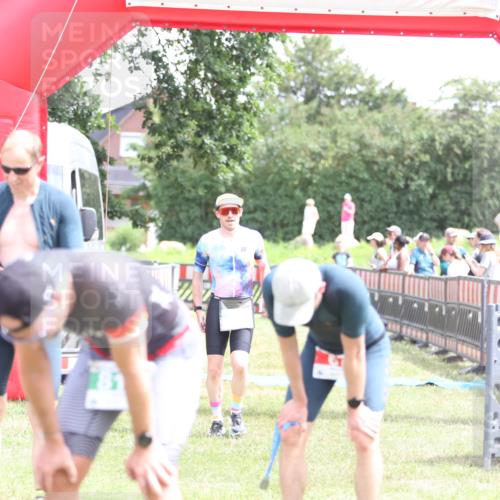 21.06.2026 - 29. Vierlanden-Triathlon Andreas Tolksdorf http://msf.ph/oto/9890799 21.06.2026 13:10:18 Ziel 703, 805, 703, 805 meine-sportfotos.de
