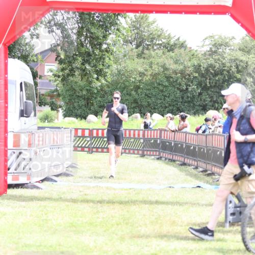21.06.2026 - 29. Vierlanden-Triathlon Andreas Tolksdorf http://msf.ph/oto/9890834 21.06.2026 13:11:55 Ziel 745, 745 meine-sportfotos.de