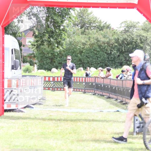21.06.2026 - 29. Vierlanden-Triathlon Andreas Tolksdorf http://msf.ph/oto/9890835 21.06.2026 13:11:55 Ziel 745, 745 meine-sportfotos.de