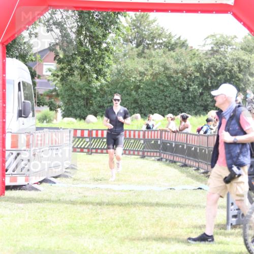 21.06.2026 - 29. Vierlanden-Triathlon Andreas Tolksdorf http://msf.ph/oto/9890836 21.06.2026 13:11:55 Ziel 745, 745 meine-sportfotos.de