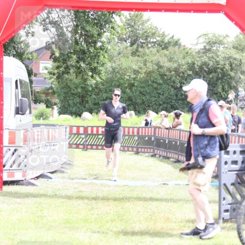 21.06.2026 - 29. Vierlanden-Triathlon Andreas Tolksdorf http://msf.ph/oto/9890840 21.06.2026 13:11:55 Ziel 745, 745 meine-sportfotos.de