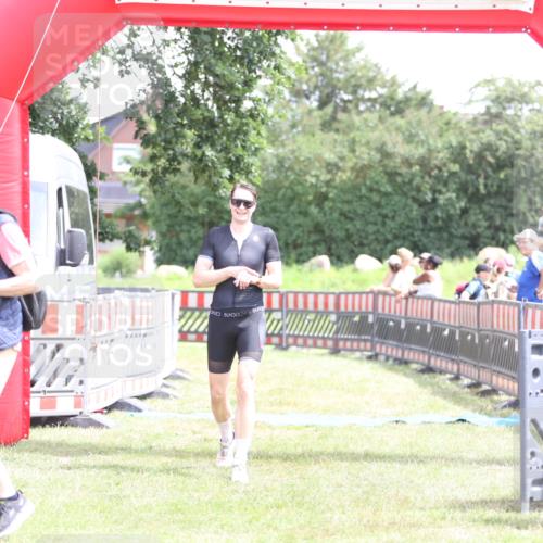 21.06.2026 - 29. Vierlanden-Triathlon Andreas Tolksdorf http://msf.ph/oto/9890841 21.06.2026 13:11:58 Ziel 745, 745 meine-sportfotos.de