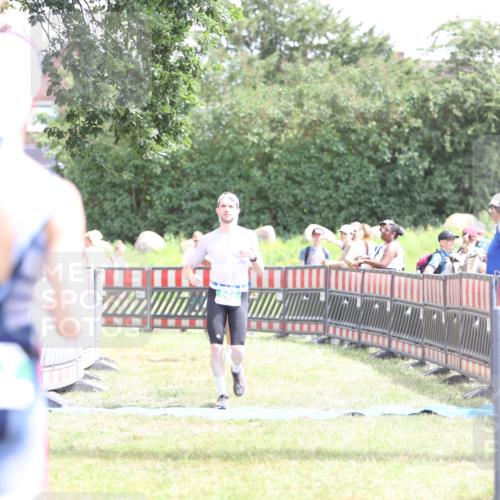 21.06.2026 - 29. Vierlanden-Triathlon Andreas Tolksdorf http://msf.ph/oto/9890855 21.06.2026 13:12:12 Ziel 660, 666, 660, 666 meine-sportfotos.de