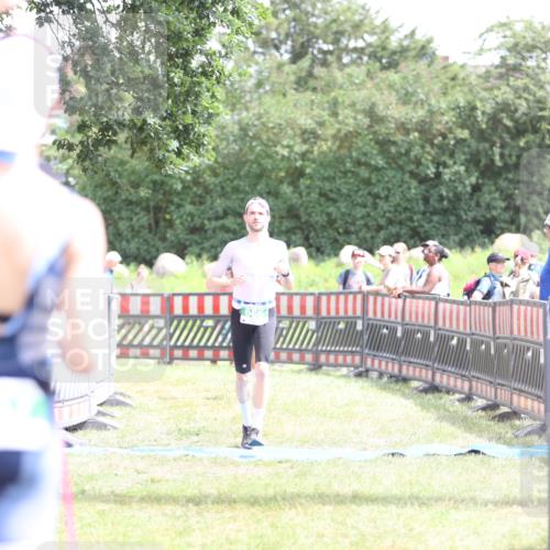 21.06.2026 - 29. Vierlanden-Triathlon Andreas Tolksdorf http://msf.ph/oto/9890857 21.06.2026 13:12:12 Ziel 660, 666, 660, 666 meine-sportfotos.de