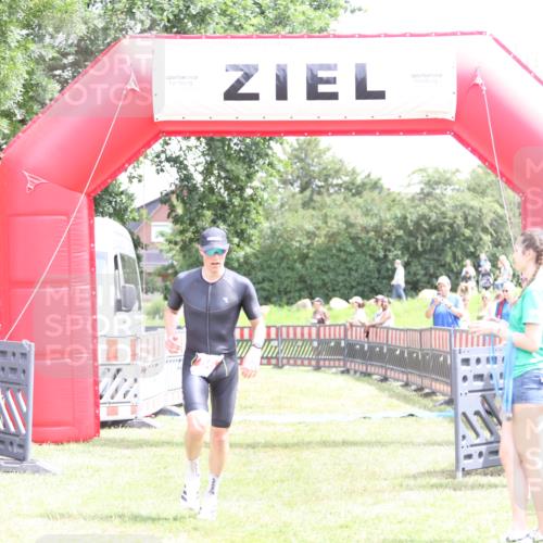 21.06.2026 - 29. Vierlanden-Triathlon Andreas Tolksdorf http://msf.ph/oto/9890871 21.06.2026 13:12:57 Ziel 86, 86 meine-sportfotos.de