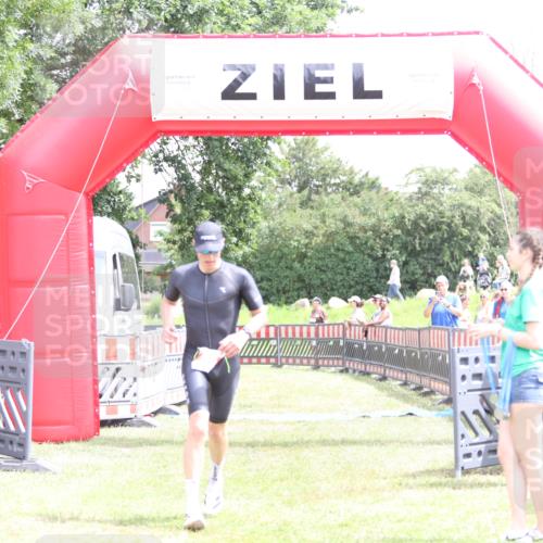 21.06.2026 - 29. Vierlanden-Triathlon Andreas Tolksdorf http://msf.ph/oto/9890872 21.06.2026 13:12:57 Ziel 86, 86 meine-sportfotos.de