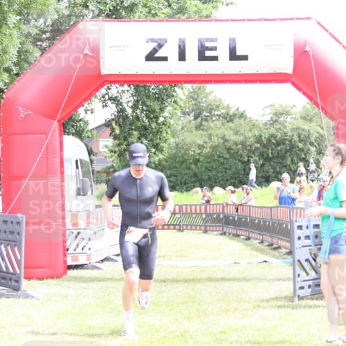 21.06.2026 - 29. Vierlanden-Triathlon Andreas Tolksdorf http://msf.ph/oto/9890873 21.06.2026 13:12:57 Ziel 86, 86 meine-sportfotos.de