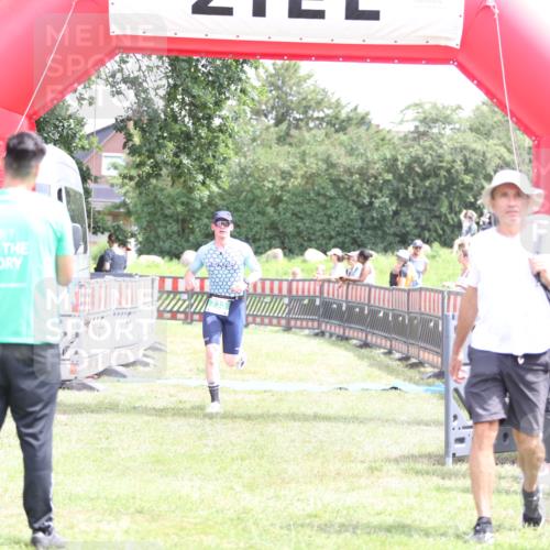 21.06.2026 - 29. Vierlanden-Triathlon Andreas Tolksdorf http://msf.ph/oto/9890884 21.06.2026 13:13:28 Ziel 733, 785, 733, 785 meine-sportfotos.de
