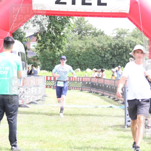 21.06.2026 - 29. Vierlanden-Triathlon Andreas Tolksdorf http://msf.ph/oto/9890890 21.06.2026 13:13:28 Ziel 733, 785, 733, 785 meine-sportfotos.de