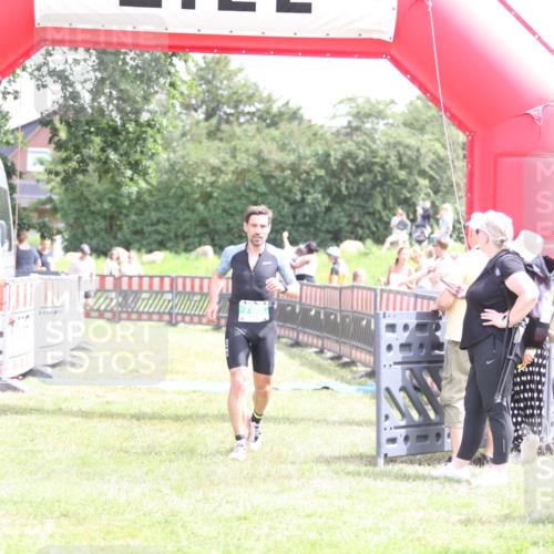 21.06.2026 - 29. Vierlanden-Triathlon Andreas Tolksdorf http://msf.ph/oto/9890891 21.06.2026 13:13:35 Ziel 290, 785, 290, 785 meine-sportfotos.de