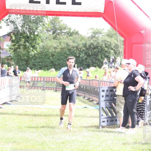 21.06.2026 - 29. Vierlanden-Triathlon Andreas Tolksdorf http://msf.ph/oto/9890899 21.06.2026 13:13:36 Ziel 290, 785, 290, 785 meine-sportfotos.de