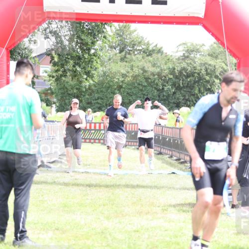 21.06.2026 - 29. Vierlanden-Triathlon Andreas Tolksdorf http://msf.ph/oto/9890909 21.06.2026 13:13:40 Ziel 290, 290 meine-sportfotos.de