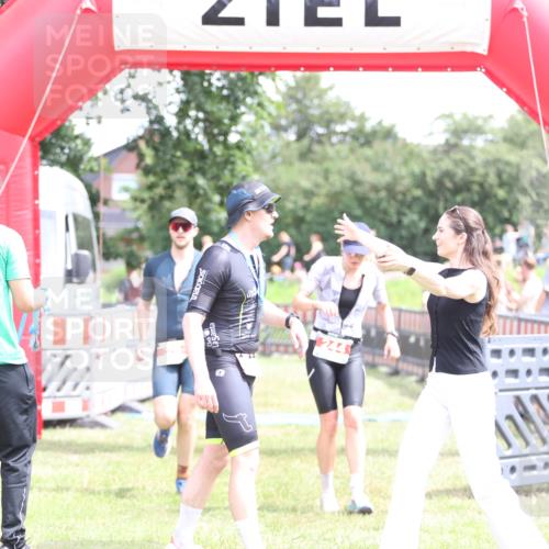 21.06.2026 - 29. Vierlanden-Triathlon Andreas Tolksdorf http://msf.ph/oto/9890936 21.06.2026 13:14:18 Ziel 29, 244, 29, 244 meine-sportfotos.de