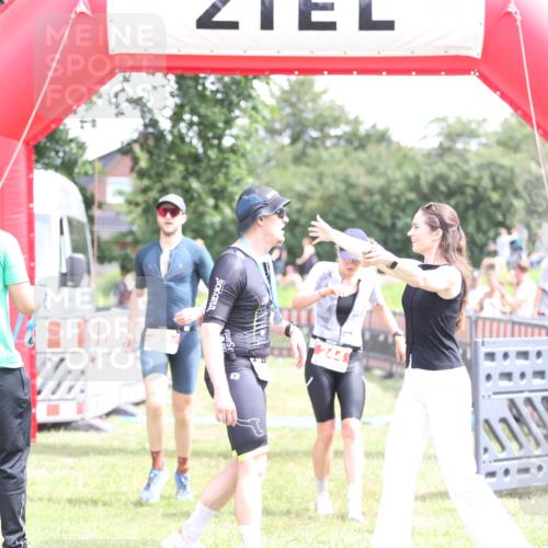 21.06.2026 - 29. Vierlanden-Triathlon Andreas Tolksdorf http://msf.ph/oto/9890937 21.06.2026 13:14:18 Ziel 29, 244, 29, 244 meine-sportfotos.de
