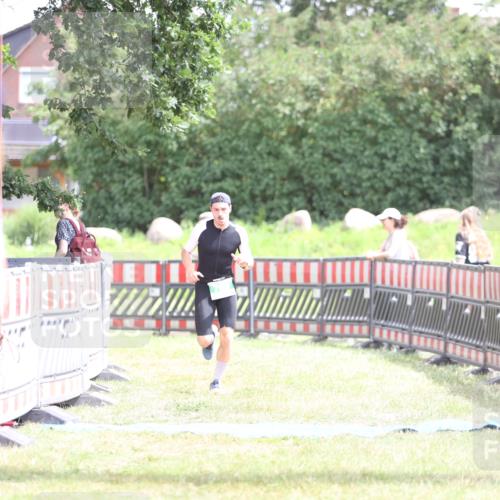 21.06.2026 - 29. Vierlanden-Triathlon Andreas Tolksdorf http://msf.ph/oto/9890967 21.06.2026 13:15:10 Ziel 701, 701 meine-sportfotos.de