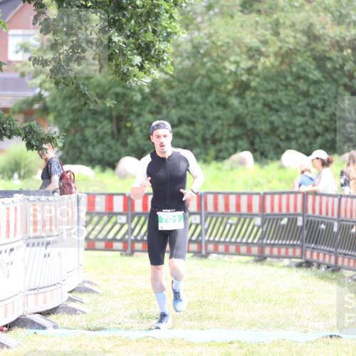 21.06.2026 - 29. Vierlanden-Triathlon Andreas Tolksdorf http://msf.ph/oto/9890969 21.06.2026 13:15:11 Ziel 701, 701 meine-sportfotos.de
