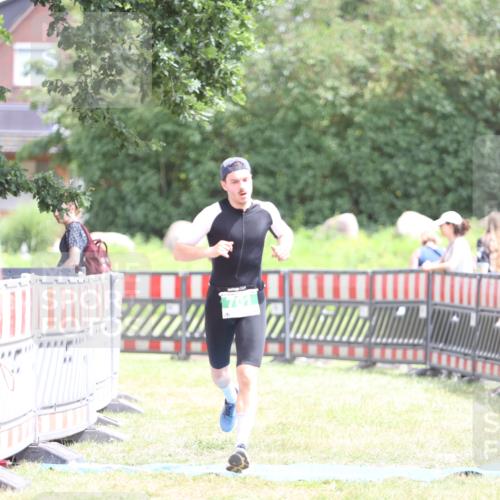 21.06.2026 - 29. Vierlanden-Triathlon Andreas Tolksdorf http://msf.ph/oto/9890972 21.06.2026 13:15:11 Ziel 701, 701 meine-sportfotos.de