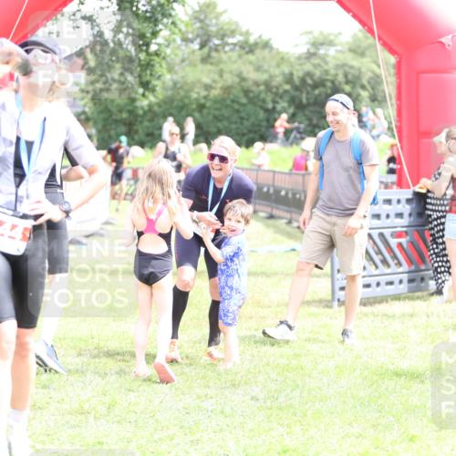 21.06.2026 - 29. Vierlanden-Triathlon Andreas Tolksdorf http://msf.ph/oto/9890984 21.06.2026 13:15:35 Ziel 8, 159, 8, 159 meine-sportfotos.de