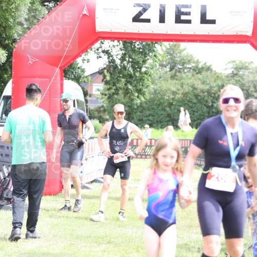 21.06.2026 - 29. Vierlanden-Triathlon Andreas Tolksdorf http://msf.ph/oto/9890993 21.06.2026 13:15:45 Ziel 159, 930, 159, 930 meine-sportfotos.de